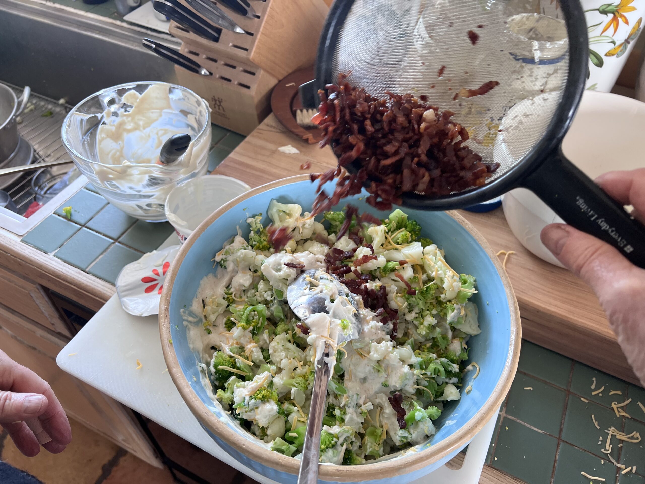 Crunchy broccoli and cauliflower salad